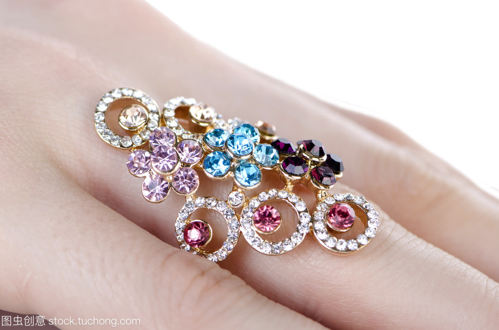 指尖的藝術 戒指，珠寶首飾中的個性符號
